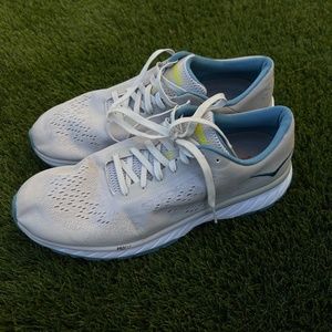 Hola One One running shoes